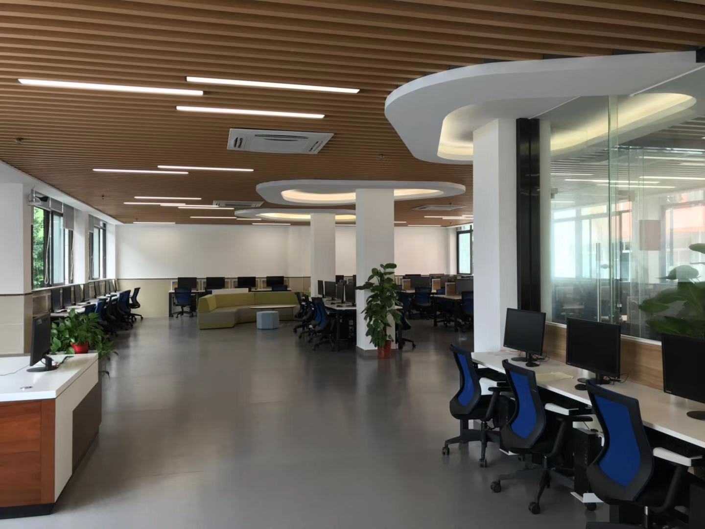 ����������